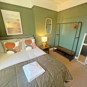 https://prenton-place-by-copper-house-3-bedroom-home-with.hotelsin-chester.com